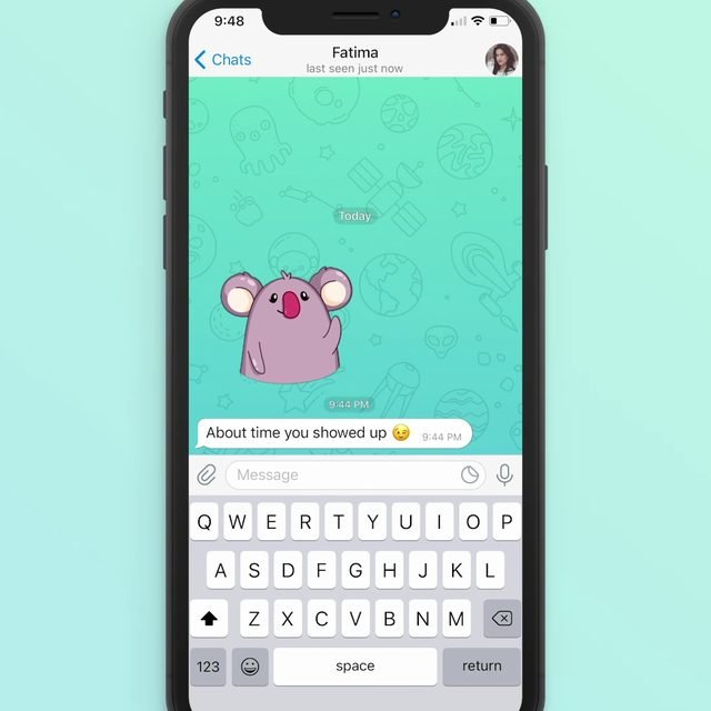 Quick & Creative Response 스티커 찾기 0.1초 만에끝내는 자동 추천 활용법 더 이상 스티커 팩을 뒤적이지 마세요. 이모지 